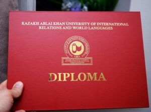 Корочки для диплома - главный реквизит для идеального кадра