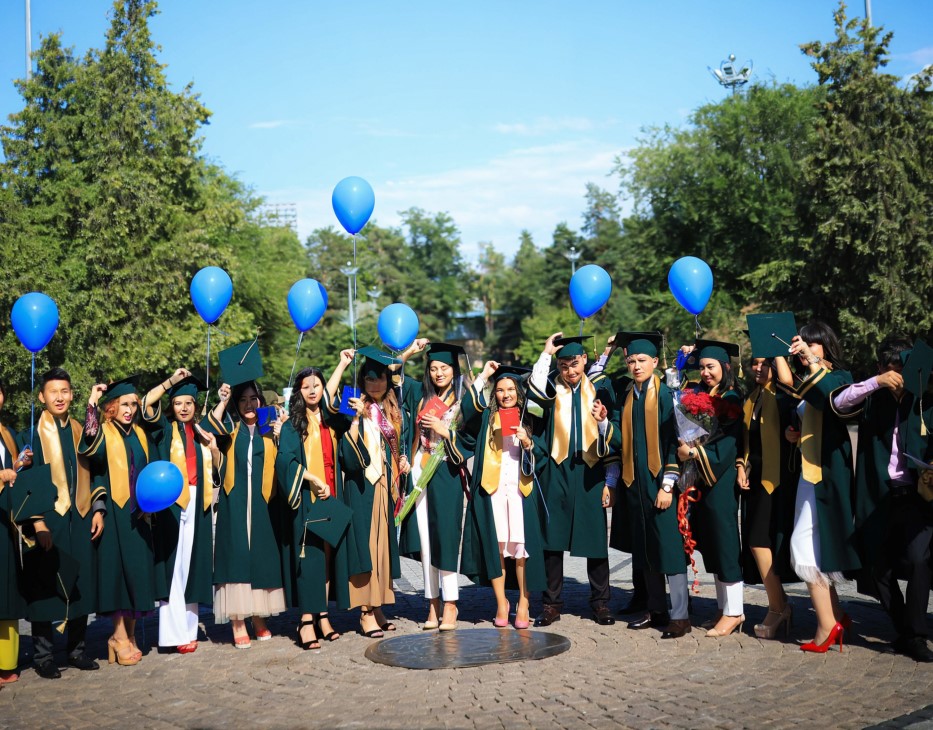 Сервис аренды и проката мантий для студентов и школьников