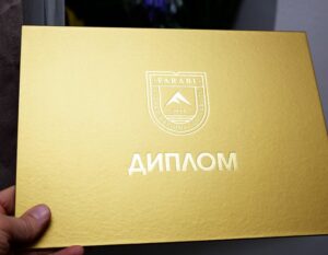 Корочки для диплома - как цвет меняет всё фото